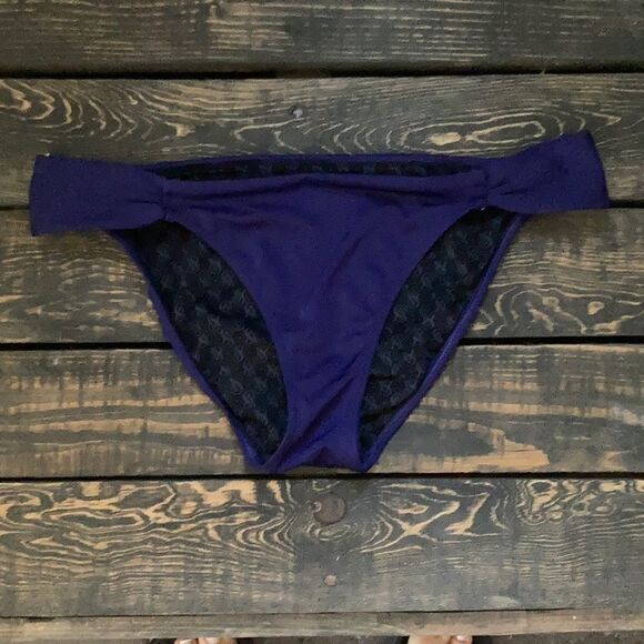 Victoria’s Sectet  bikini bottom Med - Picture 1 of 5